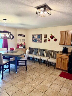 Dining - Cozy 5 bedroom/ 9 beds, 3 full baths with game room (Huntsville)
