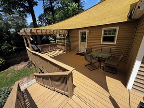 Outdoor dining - Cozy 2BR Near Marietta Square and Braves Stadium (Marietta)