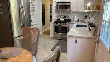 雪櫃、微波爐、焗爐、爐具