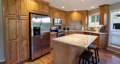 Cozy Condo in Mount Hood Village! A short drive to hiking & Mt.Hood ski resorts!