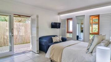 5 bedrooms, desk, iron/ironing board, free WiFi