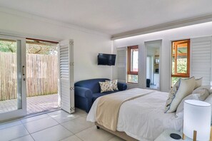 5 bedrooms, desk, iron/ironing board, free WiFi