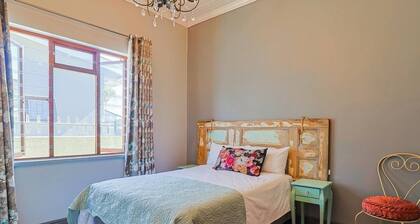Bietjie Sjiek | Charming Kleinmond coastal escape