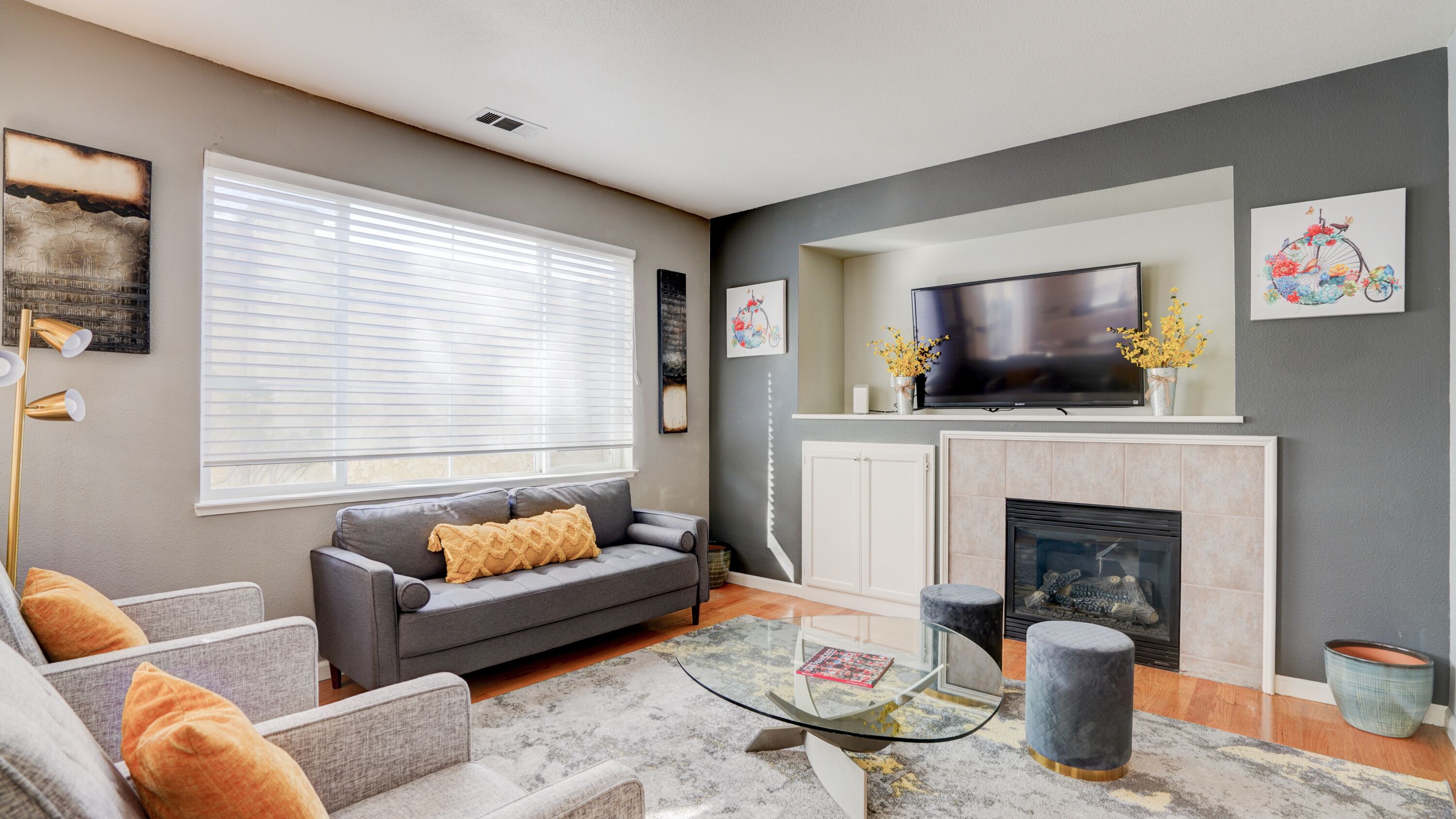 4 Bedrooms only 10 minutes from Oakland Airport, 27 minutes from 
San Francisco 