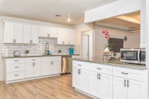 Stylish 3BR Haven with Pool/PingPong