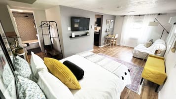 1 habitación, tabla de planchar con plancha, wifi y ropa de cama