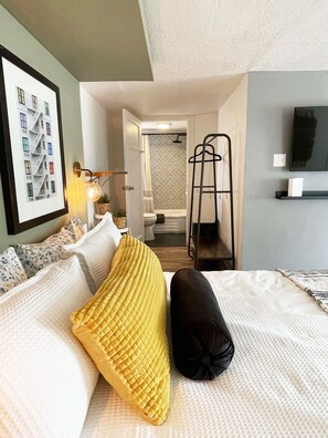 1 slaapkamer, een strijkplank/strijkijzer, wifi, beddengoed