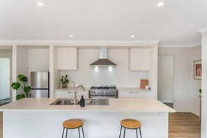 Fridge, microwave, oven, stovetop - Living The Dream At Lyric Crt - spacious home in Ballarat for up to 8 guests! (Canadian)