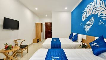 Deluxe Quadruple Room | Desk, soundproofing, iron/ironing board, free WiFi