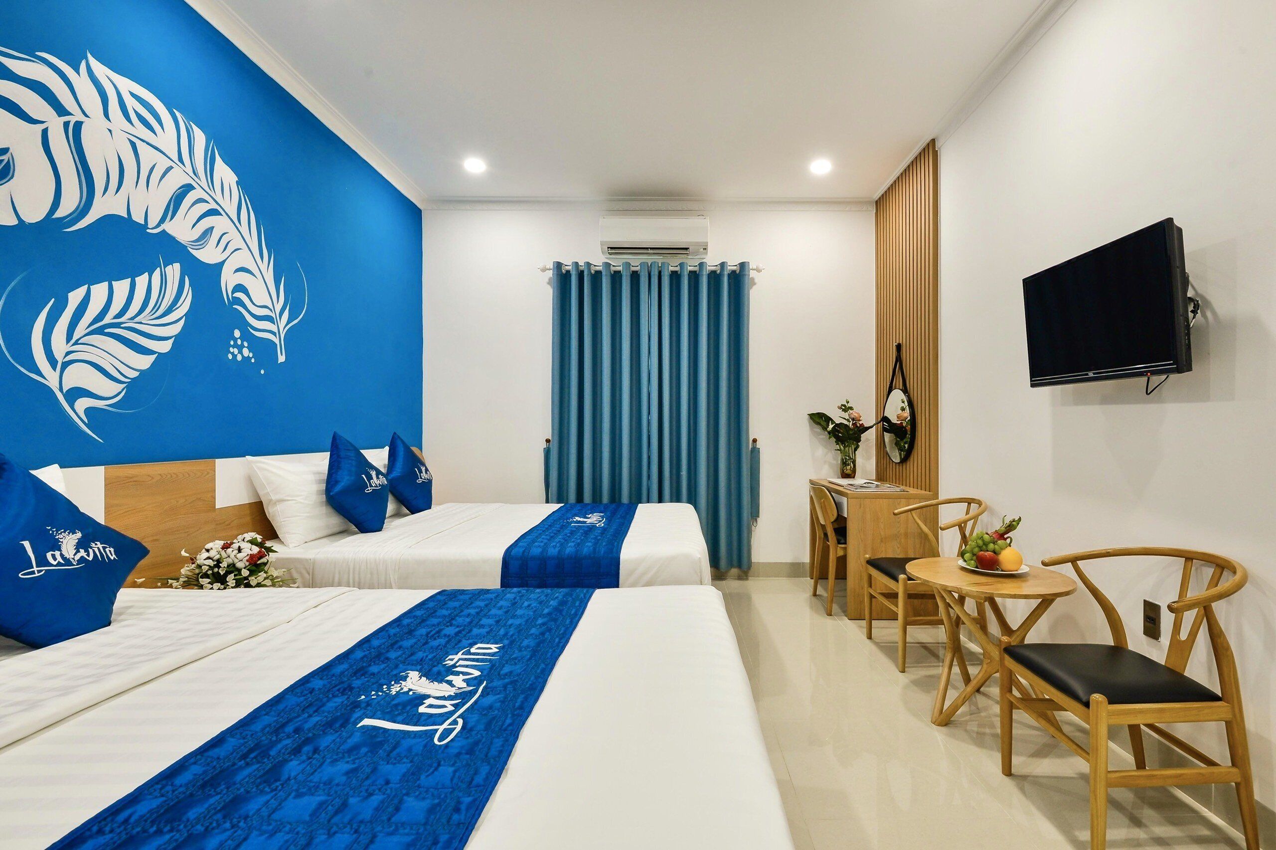 Deluxe Quadruple Room | Desk, soundproofing, iron/ironing board, free WiFi