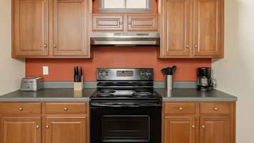 Kylskåp, ugn, spishäll och diskmaskin