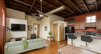 Sleepover | Upscale 2BD/1BA - Downtown Springfield