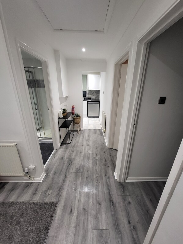 Interior - Charming 2-Bed Apartment in Grays (Grays)