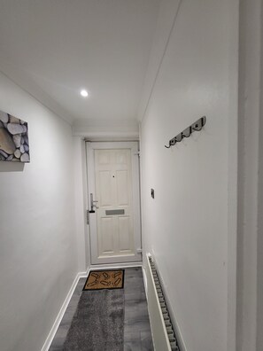 Interior - Charming 2-Bed Apartment in Grays (Grays)