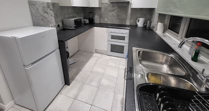 Charming 2-Bed Apartment in Grays