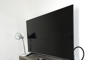 Television - Apartment - Sleeps 2 - Parking - Station Close (Romford)