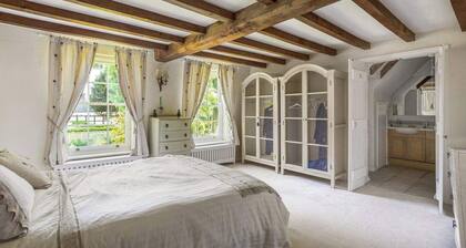 Luxury Brick and Flint House in Funtington