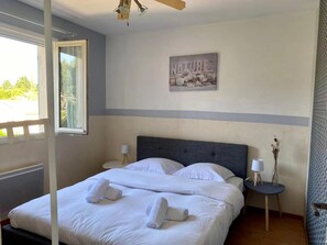 4 chambres, fer et planche à repasser, Wi-Fi, draps fournis