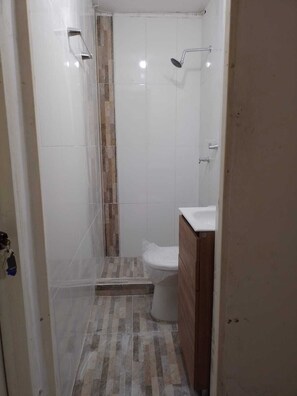 商務複式房屋, 2 間臥室, 非吸煙房, 廚房 | 浴室 | 淋浴設備、雨淋花灑、免費梳洗用品、提供毛巾