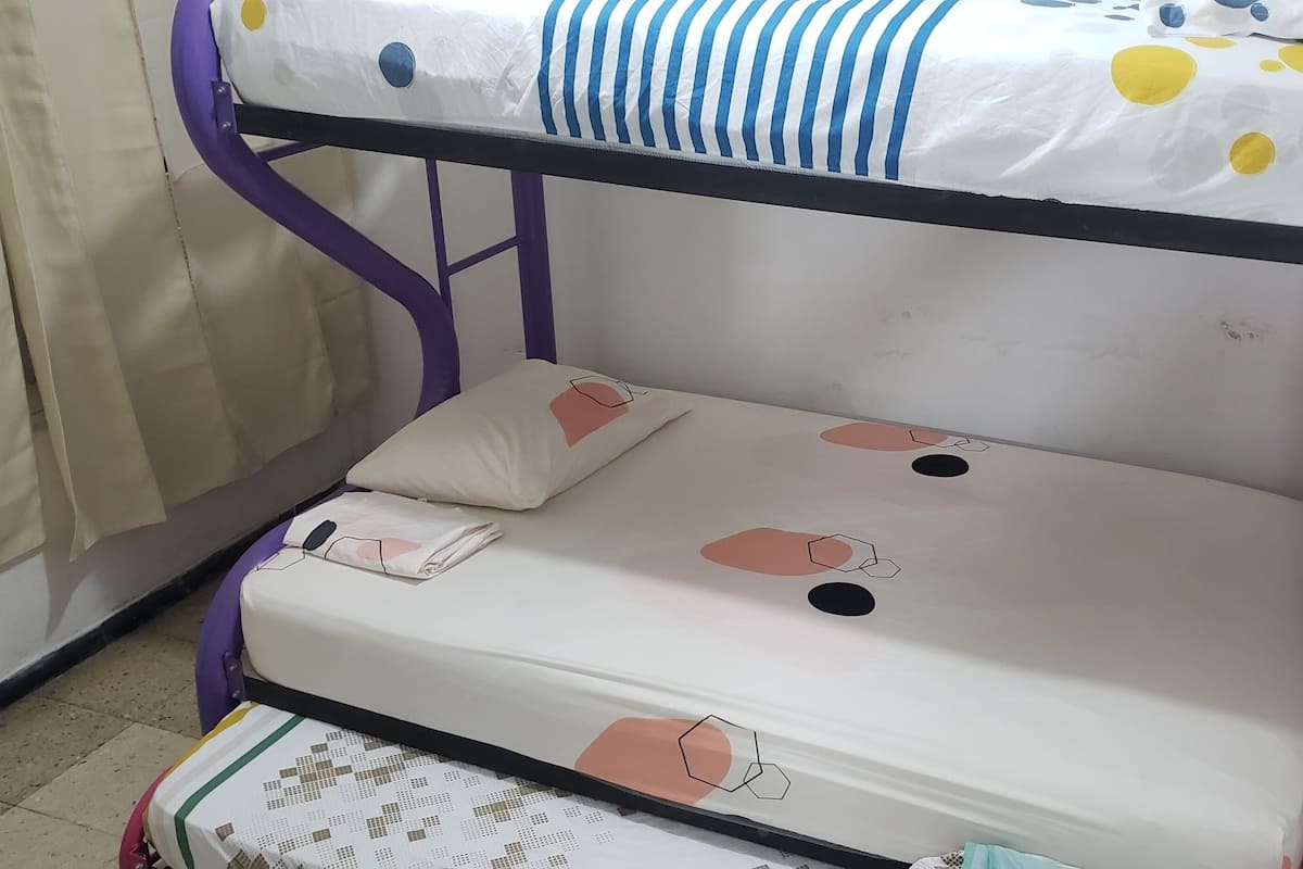 Kamar Quadruple Keluarga, Beberapa Tempat Tidur, ensuite | Seprai premium dan tempat tidur Tempur-Pendic