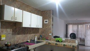 Business Duplex, 2 Bedrooms, Non Smoking, Kitchen | Private kitchen | Full-sized fridge, stovetop, rice cooker, blender - Mom's House Floralia (Cali)