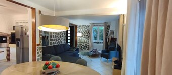 Charmante Maison Avec Jardinet Offrant de 4 à 6 Lits à 10 Minutes de Lyon Centre