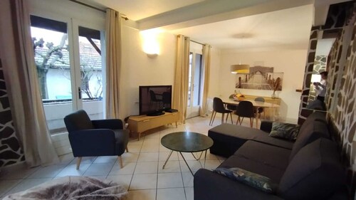 Charmante Maison Avec Jardinet Offrant de 4 à 6 Lits à 10 Minutes de Lyon Centre