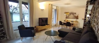 Charmante Maison Avec Jardinet Offrant de 4 à 6 Lits à 10 Minutes de Lyon Centre