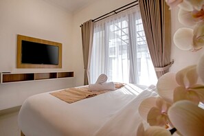 Free WiFi, bed sheets - Taman Seminyak Suites (Seminyak)