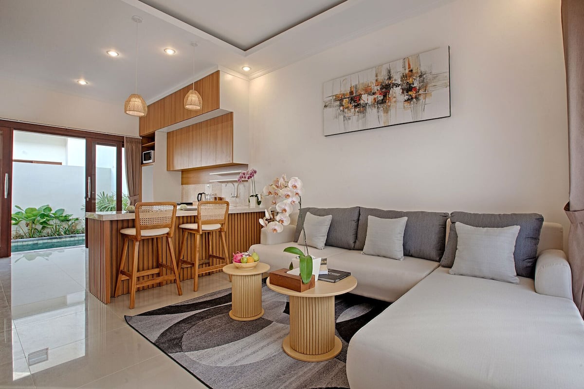 PREMIUM Two-Bedroom Private Pool Suite | Living area