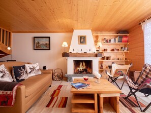 Fireplace - Le Mont Blanc 14 by Interhome (Villars)