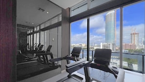 Fitness facility - New Luxury 1/1 BR Apartment in Brickell with Parking (Miami)
