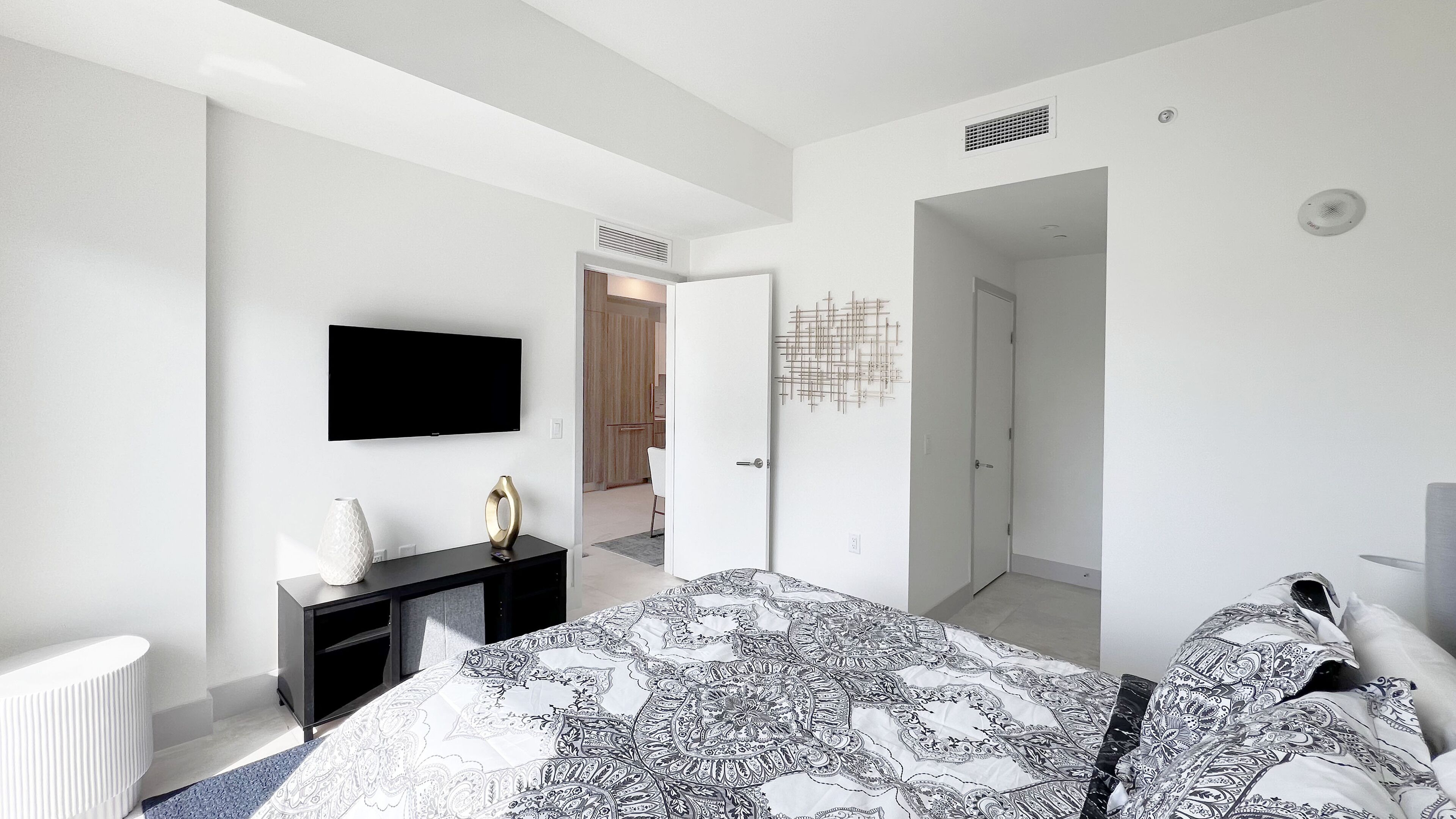 New Luxury 1/1 Br Apartment In Brickell With Parking - Miami, FL
