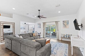 Smart TV - Summer Available! Private Pool, Private Home 6min walk to the Beach! (Panama City Beach)