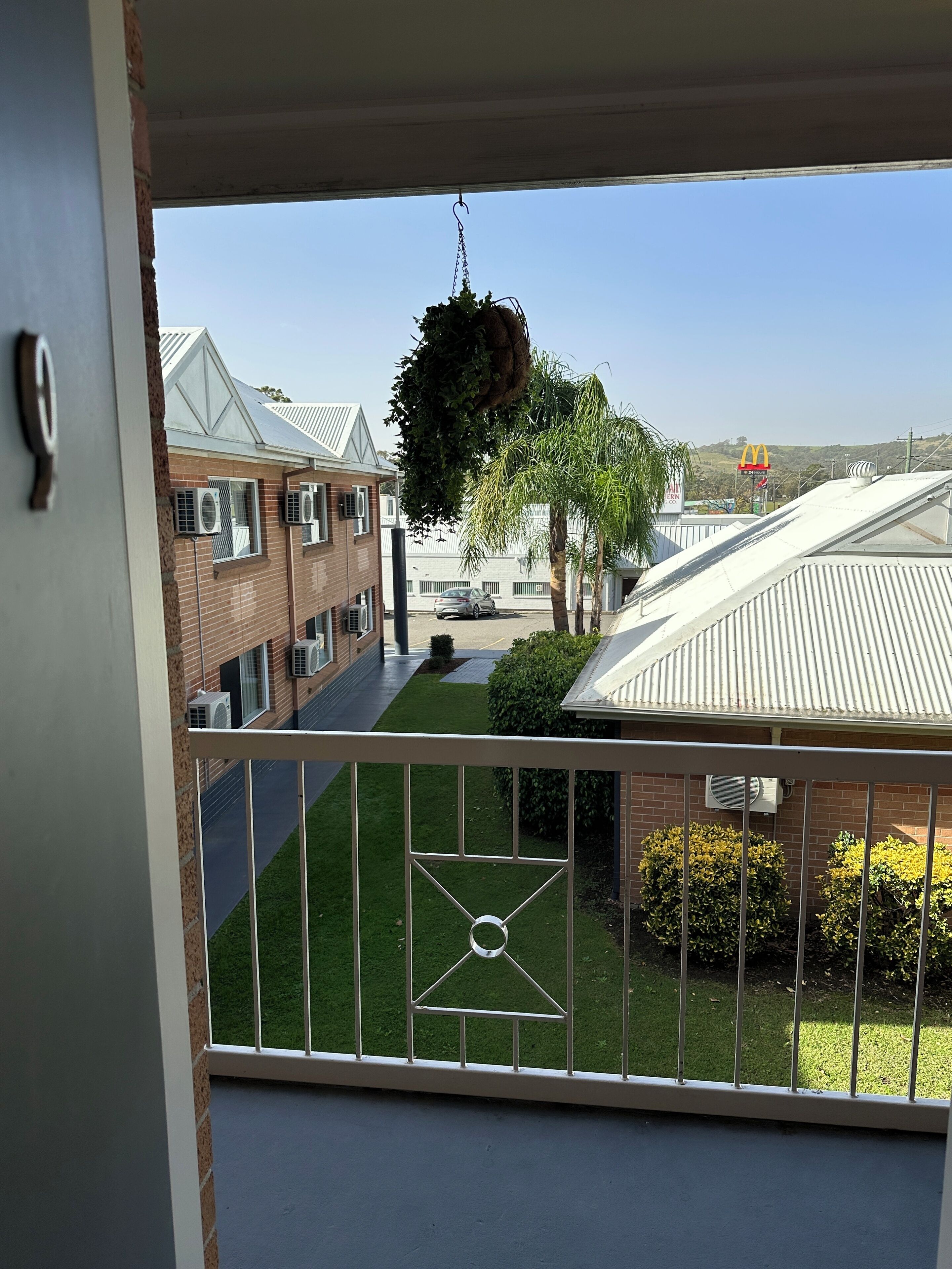 Individually furnished, desk, iron/ironing board, free WiFi