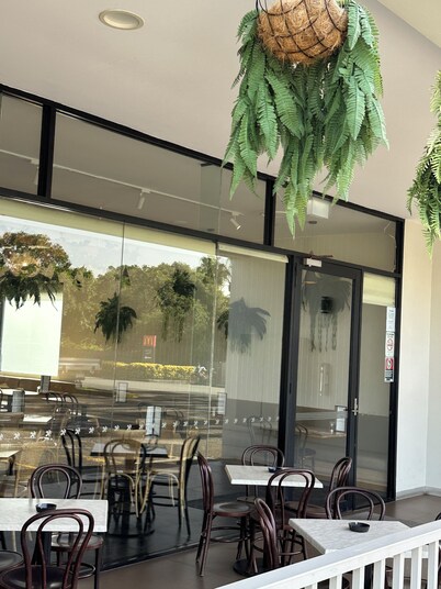 The Oaks Hotel Motel