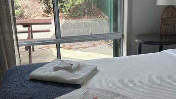 Suite Keluarga | Dilengkapi dengan perabotan berbeda-beda dan meja kerja