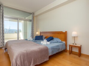 3 makuuhuonetta, silitysrauta/-lauta, internet, vuodevaatteet