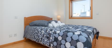 3 chambres, fer et planche Ă repasser, accĂšs Internet, draps fournis