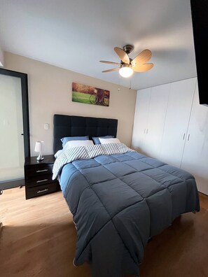 2 bedrooms, desk, iron/ironing board, WiFi