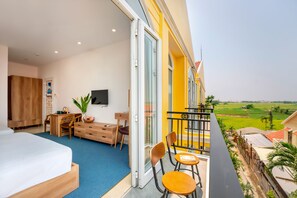 Hypo-allergenic bedding, desk, soundproofing, free WiFi - Sam Retreat Villa (Da Nang)
