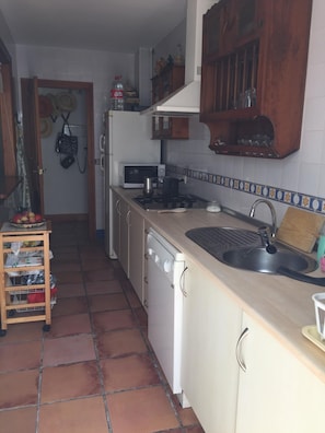 Fridge, microwave, dishwasher, coffee/tea maker