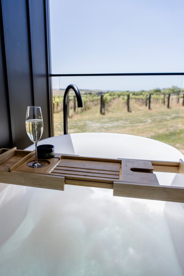 Vineyard Room | Iron/ironing board, free WiFi, bed sheets - Mt Duneed Estate Winery (Waurn Ponds)