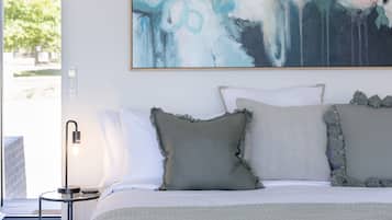 Iron/ironing board, free WiFi, bed sheets