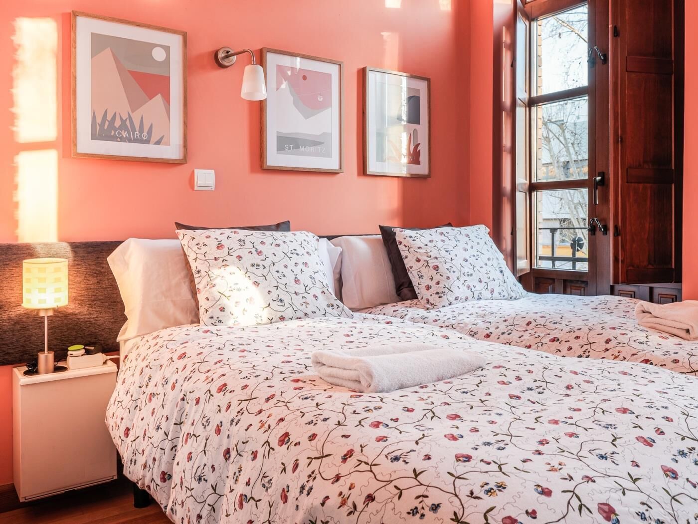 3 slaapkamers, een strijkplank/strijkijzer, internet, beddengoed