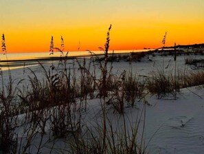 Beach towels - Sunset Getaway steps from the Beach (Gulfport)
