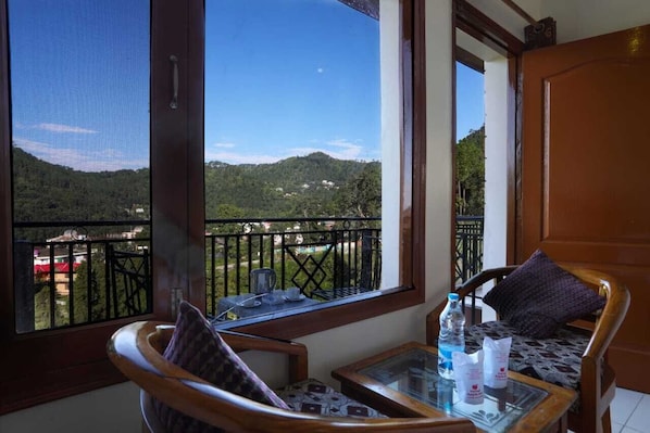 Luxury Room | 1 bedroom, individually decorated, individually furnished - Hotel Apple Inn (Nainital)
