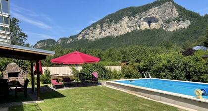 Ferienhaus "Haus Linsendorf" mit privatem Seezugang, Pool & Wi-Fi