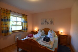 2 chambres, fer et planche à repasser, Wi-Fi gratuit, draps fournis