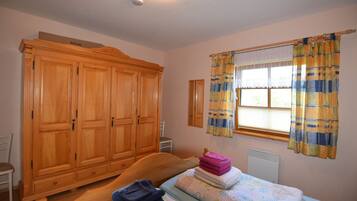2 bedrooms, iron/ironing board, free WiFi, bed sheets